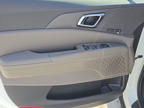 New 2026 Kia Carnival EX image 18