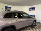 Used 2019 Jeep Cherokee Limited w/ Luxury Group image 2