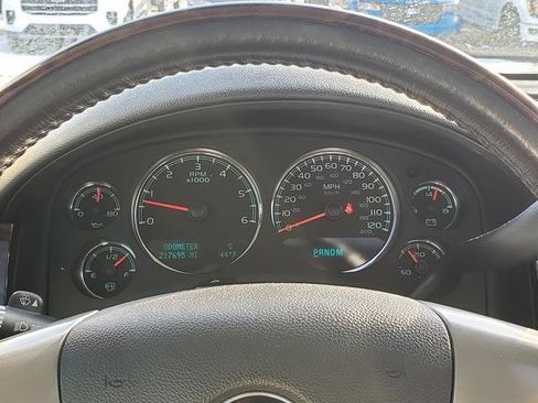 Used 2011 GMC Yukon XL Denali image 21