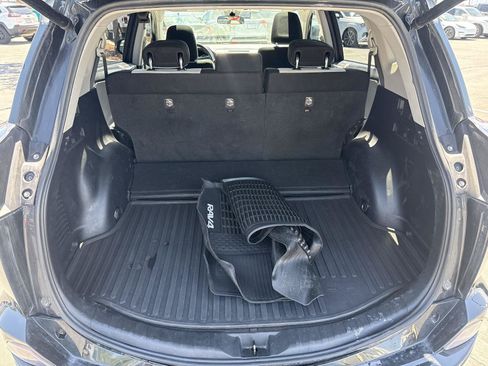 Used 2018 Toyota RAV4 XLE AWD/4WD image 8