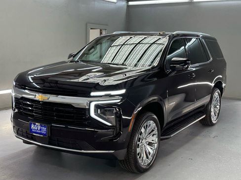 Used 2025 Chevrolet Tahoe LS w/ LPO, Chrome Package AWD/4WD image 3