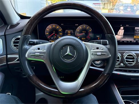 Used 2019 Mercedes-Benz S 560 4MATIC Sedan w/ AMG Line Exterior image 19