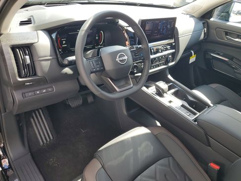 New 2026 Nissan Pathfinder Platinum image 13