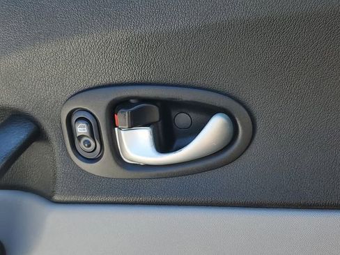 Used 2004 Saturn Vue V6 image 21