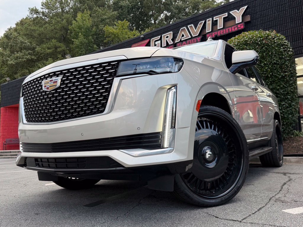 Used 2023 Cadillac Escalade Luxury RWD image 2
