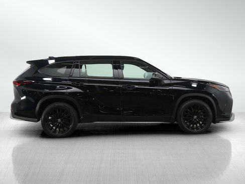 Used 2025 Toyota Highlander XSE image 6