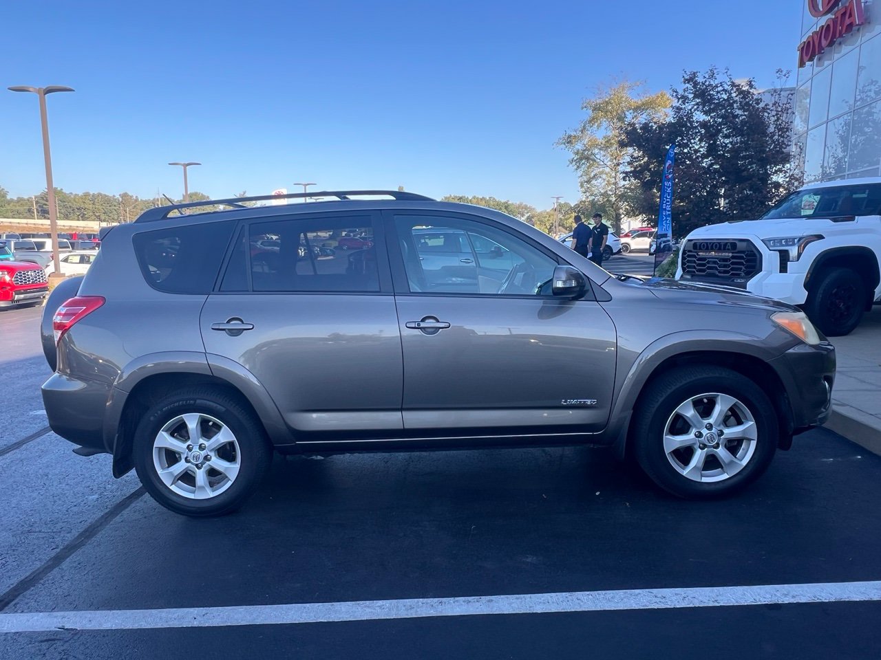 Used 2009 Toyota RAV4 Limited AWD/4WD image 9