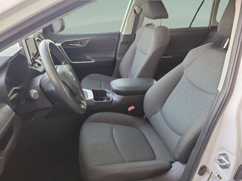 Used 2024 Toyota RAV4 XLE FWD image 16