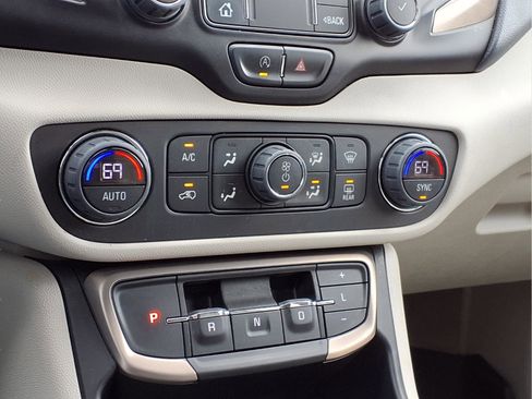 Used 2022 GMC Terrain Denali w/ LPO, Floor Liner Package image 10