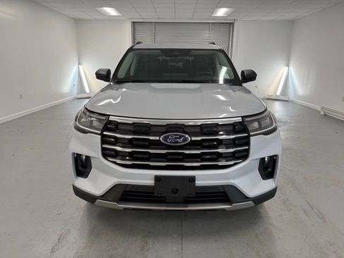 New 2026 Ford Explorer Active w/ Active Comfort Package image 2