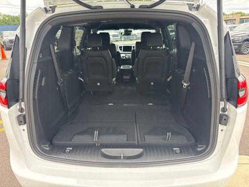 New 2027 Chrysler Pacifica Select AWD/4WD image 16