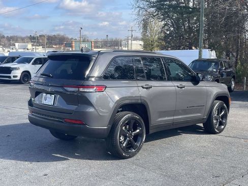 New 2025 Jeep Grand Cherokee Altitude image 8