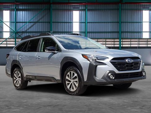 Used 2025 Subaru Outback Premium AWD/4WD image 6
