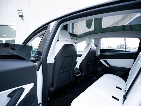 Used 2022 Tesla Model Y Performance AWD/4WD image 39