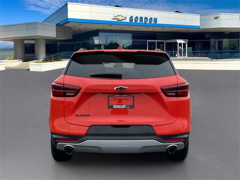 Used 2025 Chevrolet Blazer LT w/ Convenience Package image 4