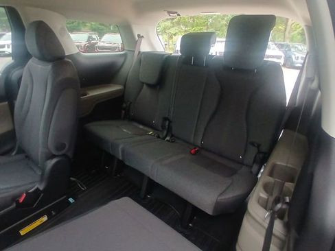 New 2026 Kia Carnival LX FWD image 23