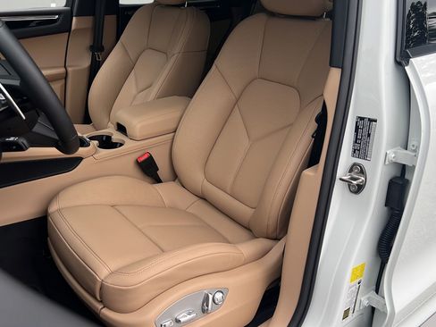 New 2026 Porsche Macan AWD/4WD image 15