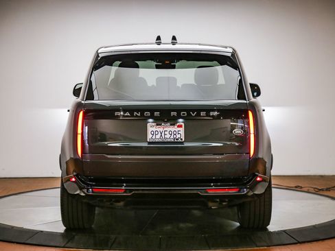 Used 2023 Land Rover Range Rover SE AWD/4WD image 3