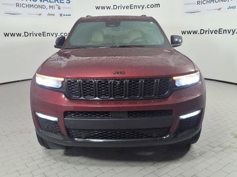 Used 2024 Jeep Grand Cherokee L Limited w/ Luxury Tech Group II image 2