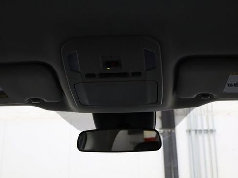 Used 2024 Toyota Highlander FWD image 25