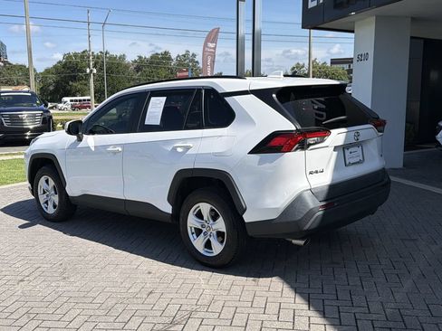 Used 2021 Toyota RAV4 XLE w/ Convenience Package FWD image 4