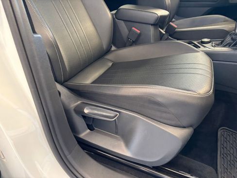 Used 2022 Volkswagen Tiguan SE AWD/4WD image 22