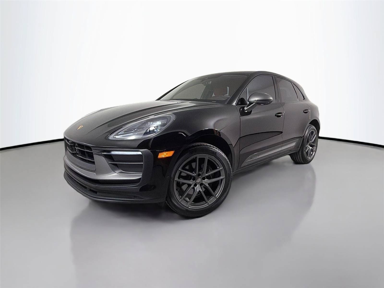 Certified 2024 Porsche Macan Turbo AWD/4WD image 1