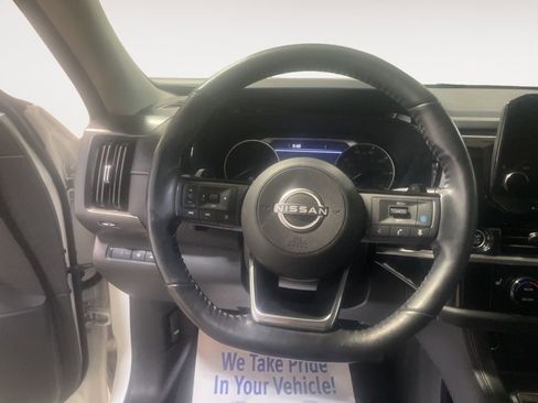 Used 2023 Nissan Pathfinder SL w/ Lighting Package (N92) AWD/4WD image 15