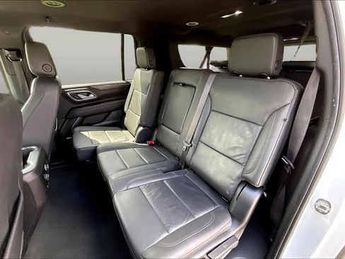 Used 2024 Chevrolet Suburban LT RWD image 25