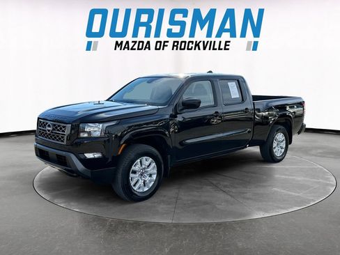 Used 2024 Nissan Frontier SV image 2