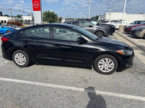 Used 2017 Hyundai Elantra SE FWD image 13