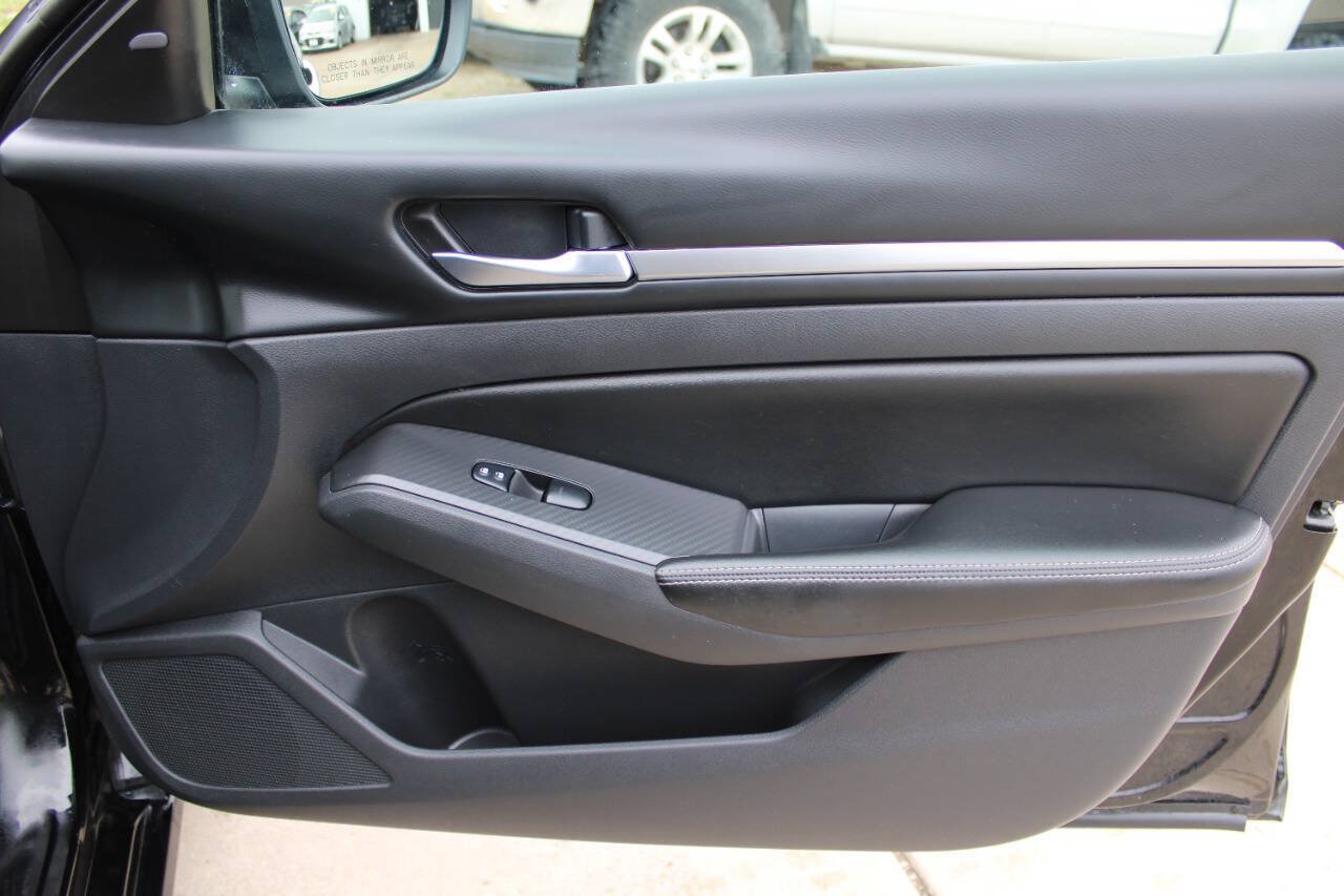 Used 2022 Nissan Altima 2.5 SV AWD/4WD image 7