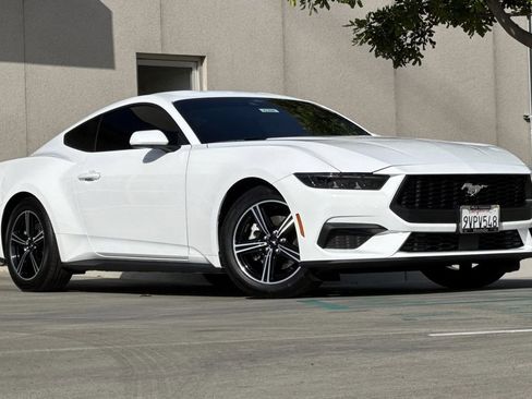 Used 2025 Ford Mustang Coupe RWD image 2