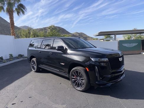 Used 2023 Cadillac Escalade ESV V w/ LPO, ONYX Package image 4