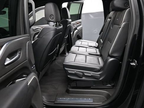 Used 2023 Cadillac Escalade ESV Premium Luxury w/ LPO, Radiant Package AWD/4WD image 18