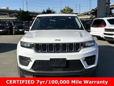 Used 2023 Jeep Grand Cherokee Laredo w/ Luxury Tech Group I AWD/4WD image 7