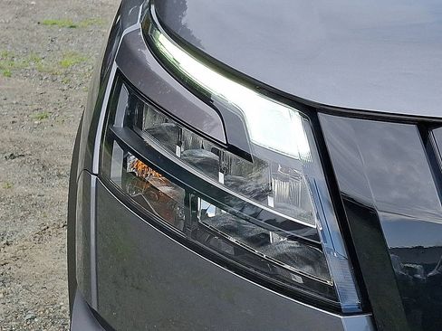 Used 2025 Nissan Pathfinder Rock Creek AWD/4WD image 28