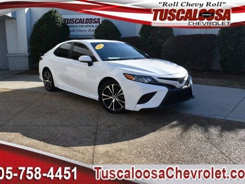 Used 2019 Toyota Camry SE image 1
