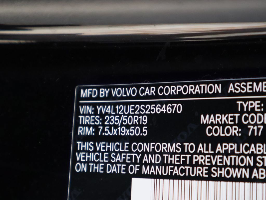 Used 2025 Volvo XC40 B5 Plus AWD/4WD image 43