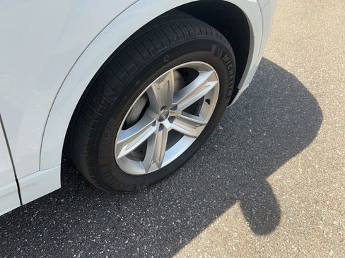 Used 2019 Audi Q8 Premium w/ Convenience Package AWD/4WD image 18