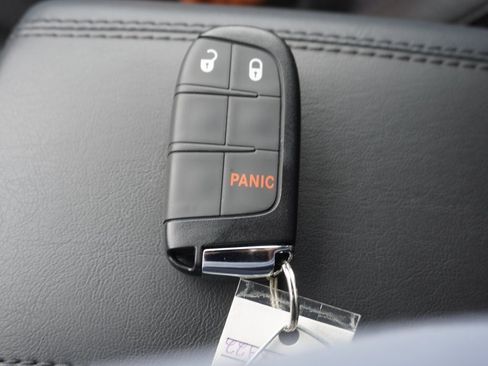 Used 2025 Jeep Compass Latitude w/ Altitude Special Edition image 19