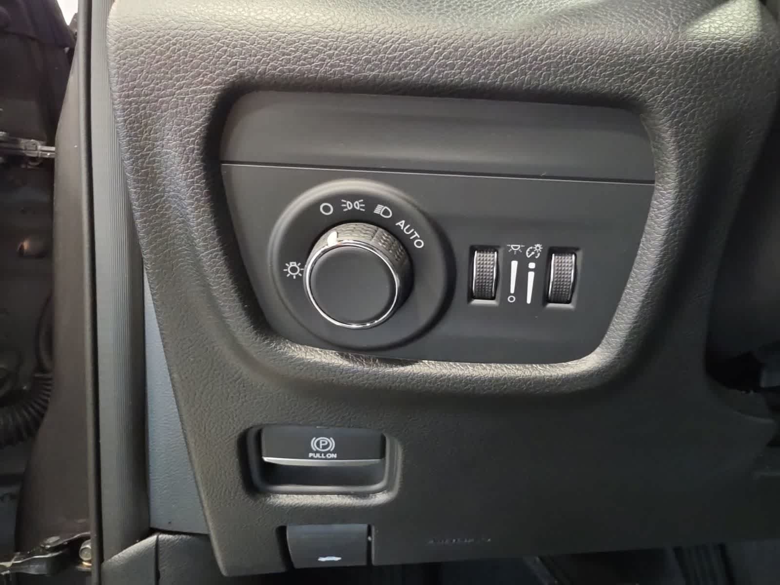 Used 2023 Jeep Grand Cherokee Laredo w/ Luxury Tech Group I AWD/4WD image 24