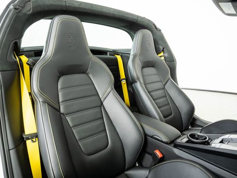 Certified 2026 Porsche 911 Targa 4 GTS AWD/4WD image 19
