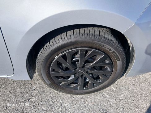 Used 2018 Toyota Corolla LE image 18