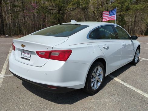 Used 2025 Chevrolet Malibu LT FWD image 4