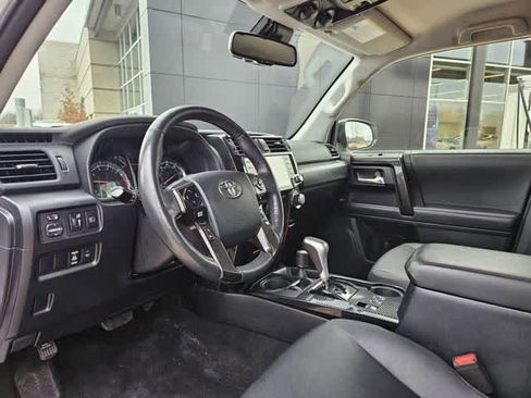 Used 2024 Toyota 4Runner TRD Off-Road Premium AWD/4WD image 2