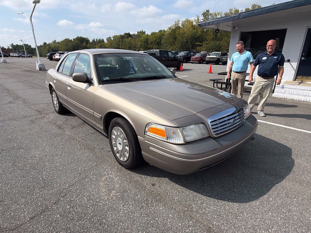 Used 2003 Ford Crown Victoria RWD image 10