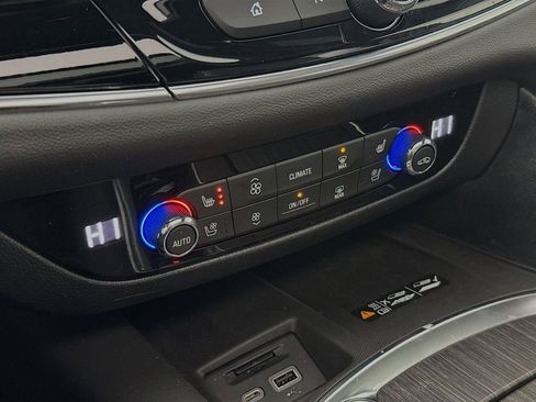 Used 2024 Buick Enclave Avenir image 15