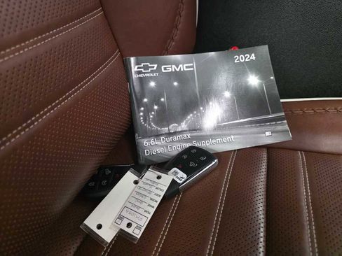 Used 2024 GMC Sierra 3500 Denali Ultimate image 28
