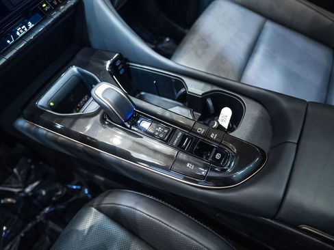 Certified 2024 Toyota Crown Limited image 25